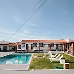 Zulla Nazare's Surf Village * ナザレ