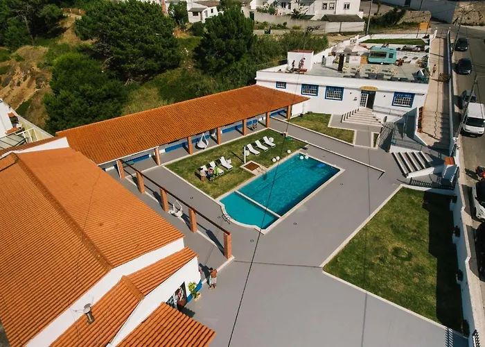 Zulla Nazare's Surf Village * Nazaré