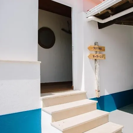 Zulla Nazare's Surf Village * Nazaré