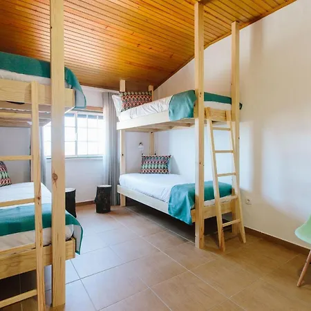 Zulla Nazare's Surf Village Guest house *