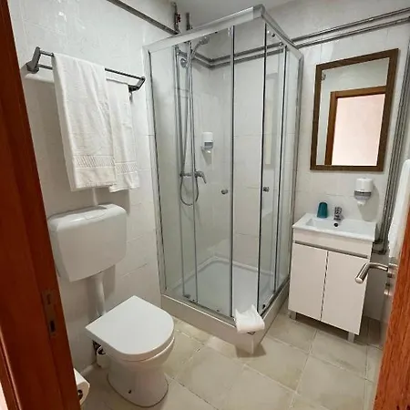 Zulla Nazare's Surf Village Guest house *
