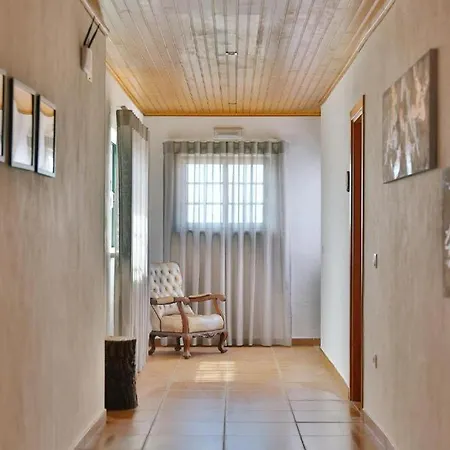 Maison d'hôtes Zulla Nazaré`s Surf Village Nazaré