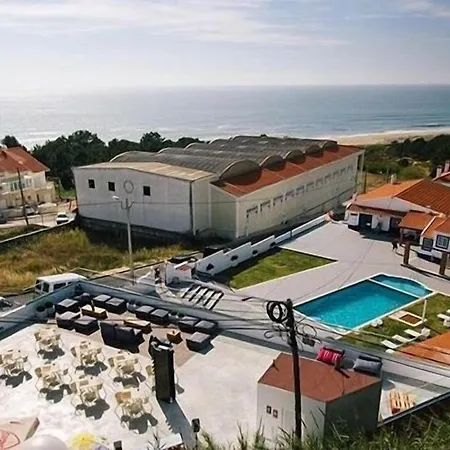 Maison d'hôtes Zulla Nazaré`s Surf Village Nazaré