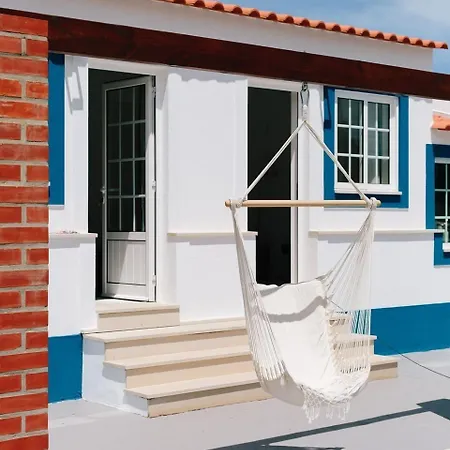 Zulla Nazaré`s Surf Village Maison d'hôtes Nazaré