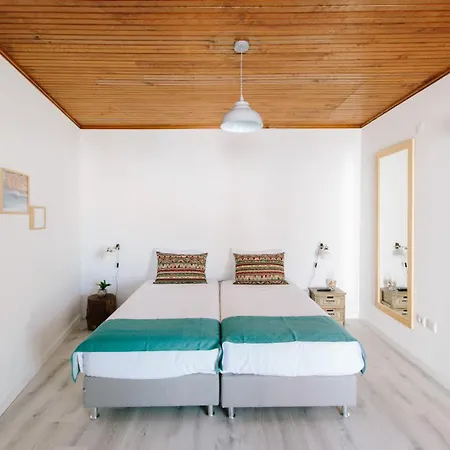 Casa de hóspedes Zulla Nazare's Surf Village *