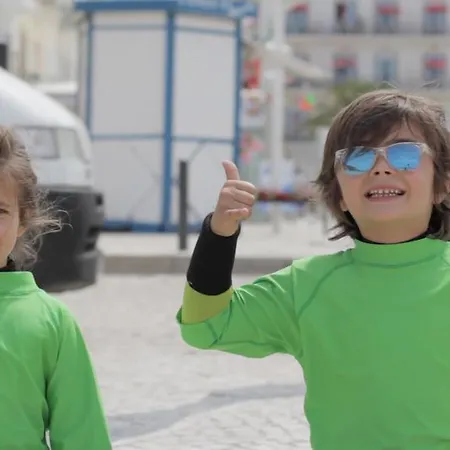 Zulla Nazaré`s Surf Village *