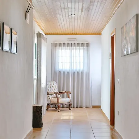 Zulla Nazaré`s Surf Village Nazaré