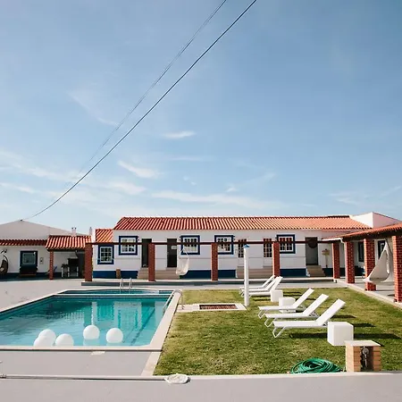 Zulla Nazare's Surf Village * Nazare