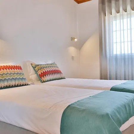 Zulla Nazare's Surf Village Nazaré