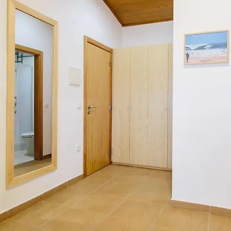 Zulla Nazare's Surf Village * Nazaré