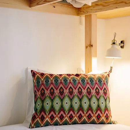 ゲストハウス Zulla Nazare's Surf Village *