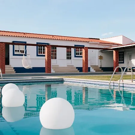 Zulla Nazaré`s Surf Village *