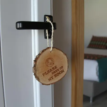 Zulla Nazare's Surf Village Guest house *