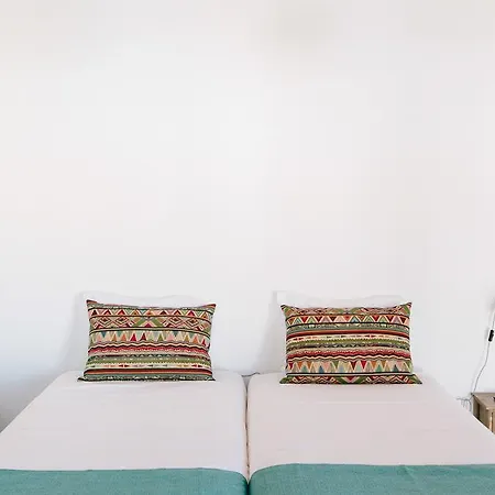 Zulla Nazaré`s Surf Village Maison d'hôtes