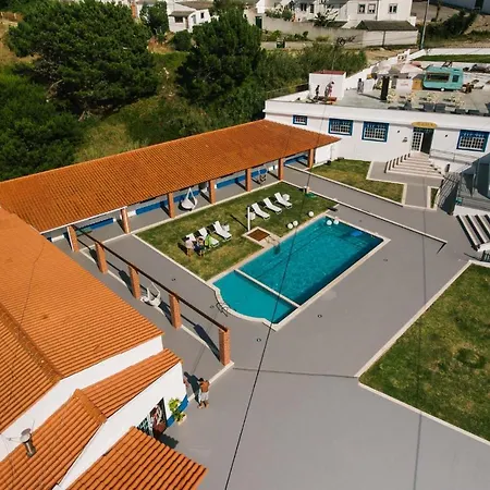 Zulla Nazare's Surf Village * Nazare