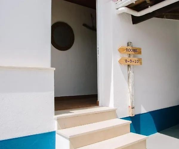 Zulla Nazare's Surf Village * נאזרה