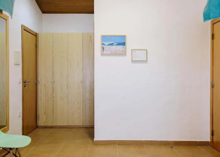 בית הארחה Zulla Nazare's Surf Village