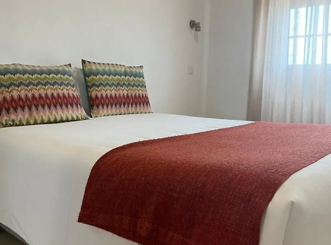 Zulla Nazare's Surf Village بيت ضيافة *