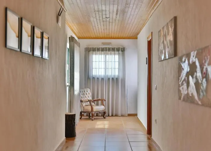 بيت ضيافة Zulla Nazare's Surf Village نازاريه