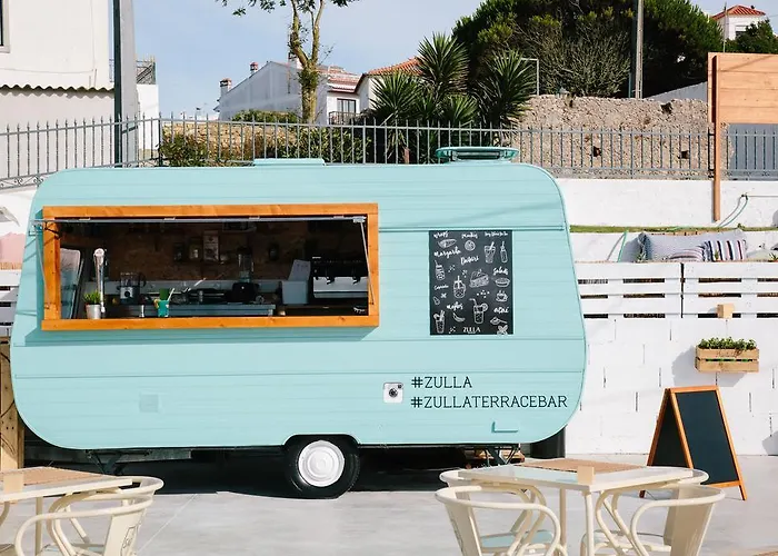 בית הארחה Zulla Nazare's Surf Village