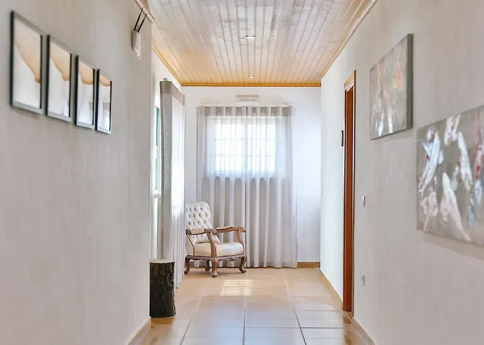 Zulla Nazare's Surf Village نازاريه