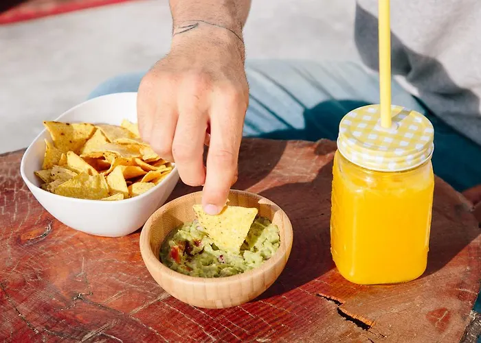 Zulla Nazare's Surf Village בית הארחה