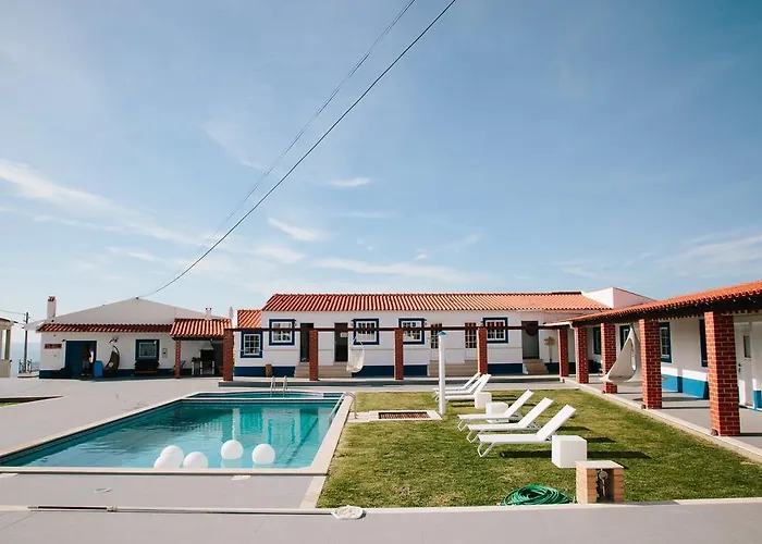 Zulla Nazare's Surf Village * נאזרה