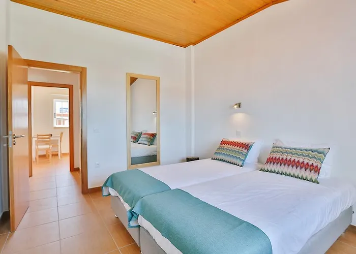 Zulla Nazare's Surf Village بيت ضيافة نازاريه