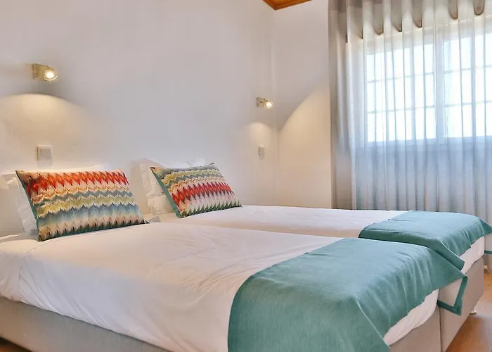 Zulla Nazare's Surf Village نازاريه