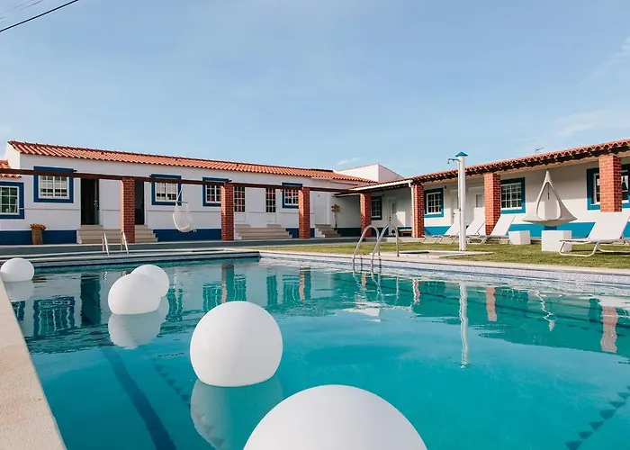 Zulla Nazare's Surf Village * نازاريه