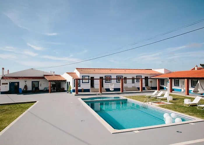 Zulla Nazare's Surf Village * نازاريه