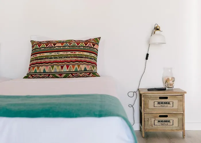 Zulla Nazare's Surf Village בית הארחה נאזרה